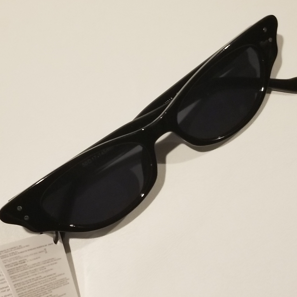 BNWT thin cat eye sunglasses
